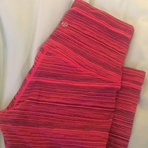 High rise wunder under crops with textured fabric